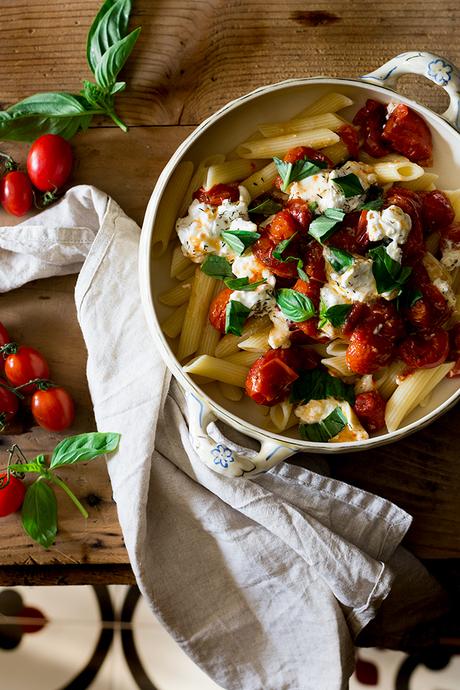 PASTA CON SALSA DE TOMATE ASADO Y BURRATA PASTA CON SALSA DE TOMATE ASADO Y BURRATA