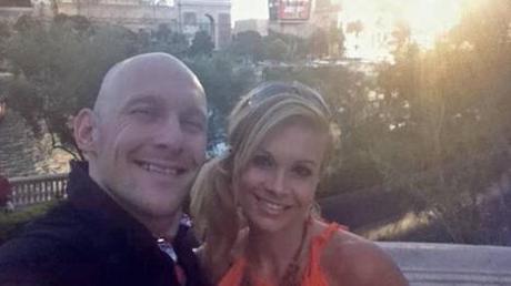 Thomas Gravesen, de ogro a multimillonario Gravessen se pega la vida padre en Las Vegas con su novia modelo.