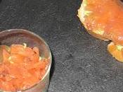 Aperitivo aguacate salmón ahumado