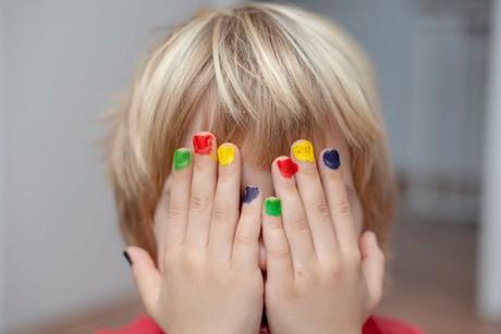 pintarse las unas ninos El problema lo tienes tú si ves algo malo en que un niño se pinte las uñas
