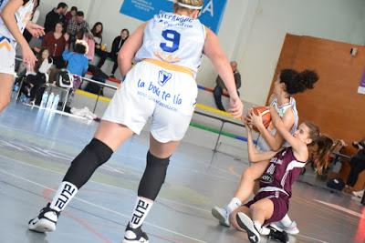 Galería de escenas del Bàsquet Femení Sant Adrià-CB Jaris (Liga Femenina 2)