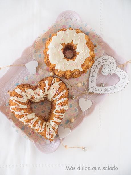 Bundt Cake de chocolate blanco y fresas