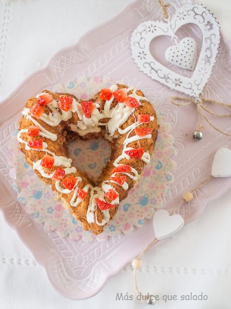 Bundt Cake de chocolate blanco y fresas Bundt Cake de chocolate blanco y fresas