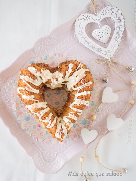 Bundt Cake de chocolate blanco y fresas