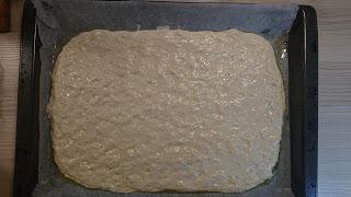 FOCACCIA DE NUECES Y CABRALES con aceite de romero y miel