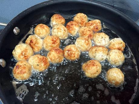 Mini-albóndigas de pollo con salsa agridulce de naranja Mini-albóndigas de pollo con salsa agridulce de naranja