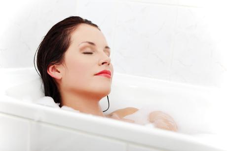 Ritual de belleza en el baño
