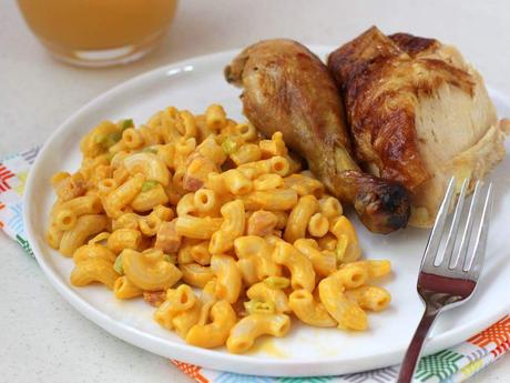 Macaroni & cheese con jamón, maíz y cheddar