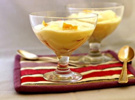 Crema de Queso con Salsa Amaretto y Piña