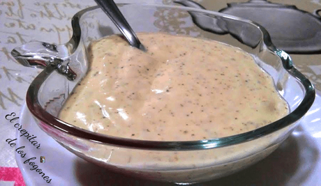 RULO DE HOJALDRE Y SALSA DE YOGURT