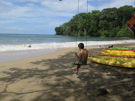 Playa Punta Uva, una de las más lindas del Caribe Sur en Costa Rica.