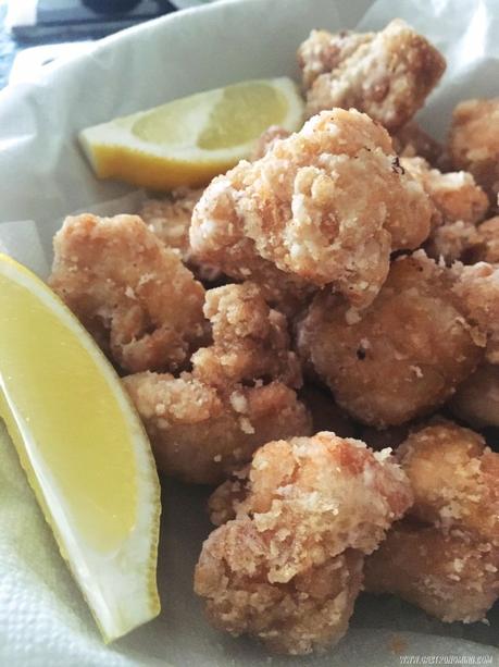 Karaage, pollo frito japonés Karaage, pollo frito japonés