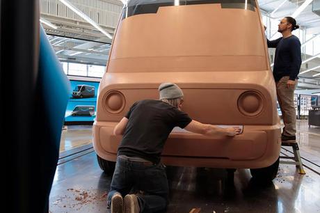 Amazon y Rivian se unen para construir una camioneta de reparto eléctrica. Amazon y Rivian se unen para construir una camioneta de reparto eléctrica.