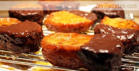 Torrijas de chocolate con crema aromatizada de romero Torrijas de chocolate con crema aromatizada de romero