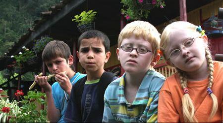 “Los colores de la montaña”: El mural del miedo y de la violencia