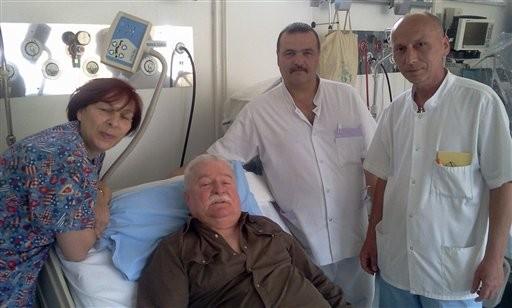 Walesa tiene neumonía