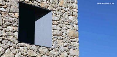 Cabaña de piedra estilo Contemporáneo