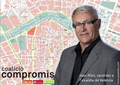 Concejales que circulan en bici.