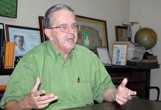 Recibe distinción universitaria la Academia de Ciencias