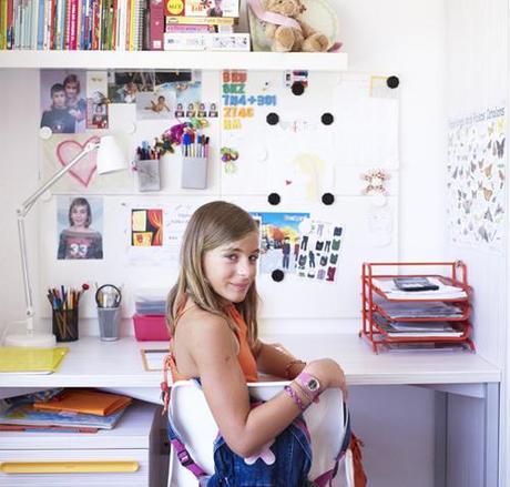 10-girls-bedroom-study-area