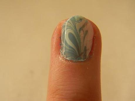 Uñas marbles... o manicuría para quienes tienen mucho tiempo libre.