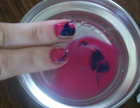 Uñas marbles... o manicuría para quienes tienen mucho tiempo libre.