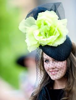 Los increíbles sombreros de Ascot. La familia real y otros asistentes que lucen diseños imposibles. Royal Ascot 2011