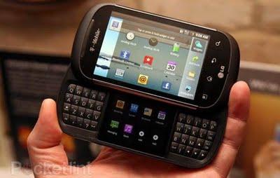 LG muestra un terminal con doble pantalla y teclado QWERTY
