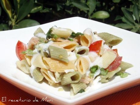 ENSALADA DE PASTA CON SALMÓN Y SALSA DE YOGUR