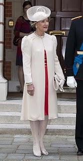 TOCADOS Y PAMELAS PARA LA TERCERA EDAD