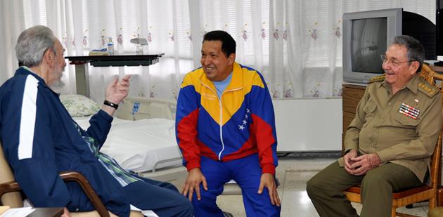 Fidel y Raúl Castro visitaron a Chávez quien se recupera satisfactoriamente en Cuba