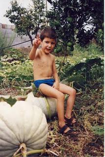 QUE PEQUEÑO Y QUE GRANDE