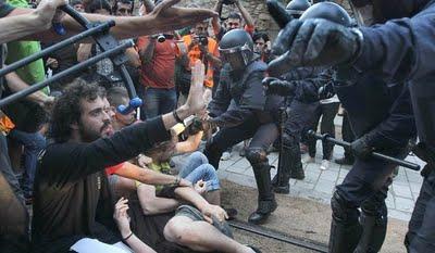 Los infiltrados, y no los “indignados”, provocan la violencia.