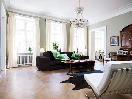 silla barcelona piso en suecia muebles modernos muebles de lineas rectas muebles de diseño mies van de rohe mezcla de estilos en decoración estilo nórdico clásico moderno estilo nórdico diseño de los años 50 diseño alemán Decoración clásica con toques modernos casa decorada en blanco 