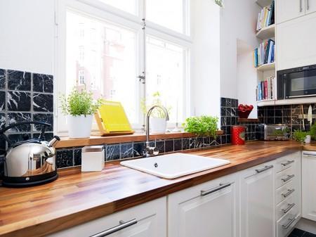 silla barcelona piso en suecia muebles modernos muebles de lineas rectas muebles de diseño mies van de rohe mezcla de estilos en decoración estilo nórdico clásico moderno estilo nórdico diseño de los años 50 diseño alemán Decoración clásica con toques modernos casa decorada en blanco 