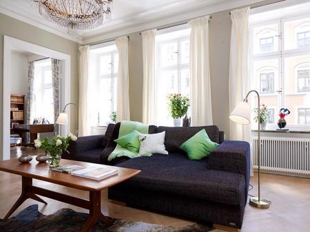 silla barcelona piso en suecia muebles modernos muebles de lineas rectas muebles de diseño mies van de rohe mezcla de estilos en decoración estilo nórdico clásico moderno estilo nórdico diseño de los años 50 diseño alemán Decoración clásica con toques modernos casa decorada en blanco 