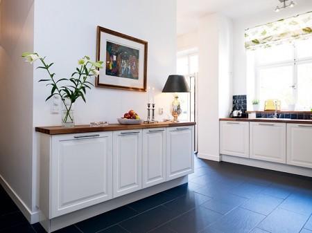 silla barcelona piso en suecia muebles modernos muebles de lineas rectas muebles de diseño mies van de rohe mezcla de estilos en decoración estilo nórdico clásico moderno estilo nórdico diseño de los años 50 diseño alemán Decoración clásica con toques modernos casa decorada en blanco 