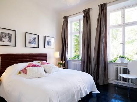 silla barcelona piso en suecia muebles modernos muebles de lineas rectas muebles de diseño mies van de rohe mezcla de estilos en decoración estilo nórdico clásico moderno estilo nórdico diseño de los años 50 diseño alemán Decoración clásica con toques modernos casa decorada en blanco 