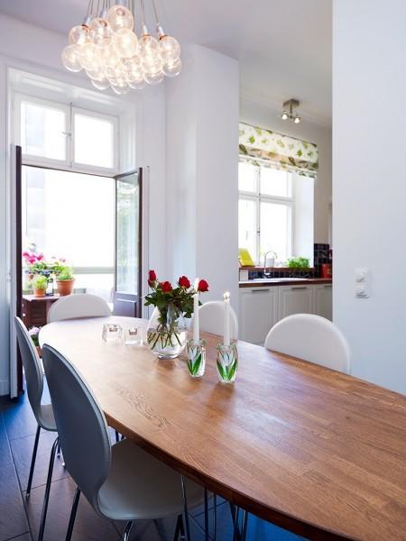 silla barcelona piso en suecia muebles modernos muebles de lineas rectas muebles de diseño mies van de rohe mezcla de estilos en decoración estilo nórdico clásico moderno estilo nórdico diseño de los años 50 diseño alemán Decoración clásica con toques modernos casa decorada en blanco 