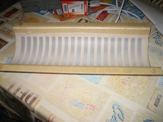 Ikea hack: la lámpara de mesa con un porta cds de pared