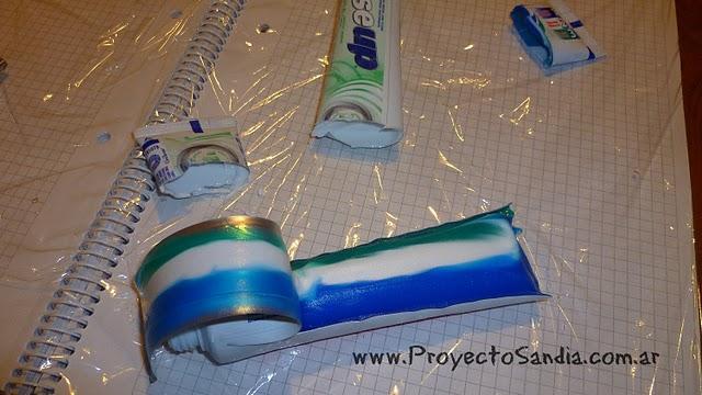 ¿Cómo son los dentífricos multicolores por dentro?