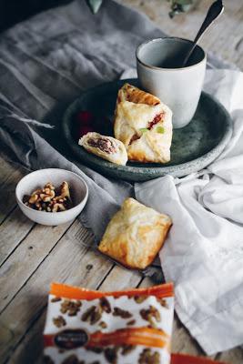 Empanadillas de requesón, arándanos y nueces.