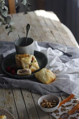 Empanadillas de requesón, arándanos y nueces.