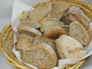 PAN CON SEMILLAS DE AMAPOLA, SÉSAMO Y COMINO