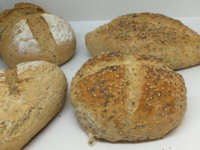 PAN CON SEMILLAS DE AMAPOLA, SÉSAMO Y COMINO