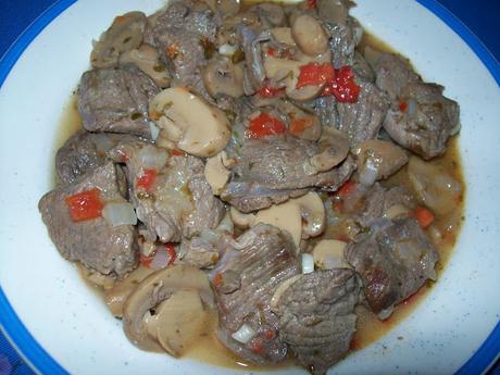 Estofado de ternera con champiñones Estofado de ternera con champiñones