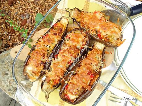 Berenjenas rellenas con pimientos, arroz y almendras Berenjenas rellenas con pimientos, arroz y almendras