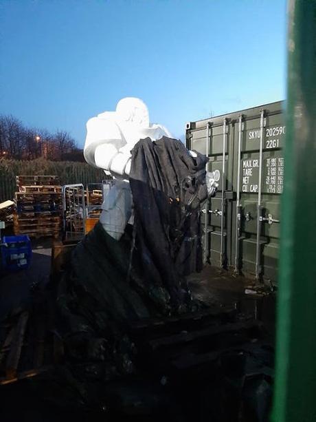 Dennis nos enseña una estatua de Primaris en Warhammer World