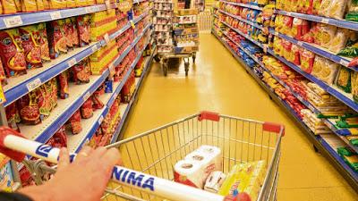 Anuncian reintegros de 15% del IVA en compras de jubilados que cobran la mínima