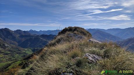RUTA al PICO FORMOSO (Fermosu) desde PELÚGANO, ALLER Arista a la cima del Pico Formoso